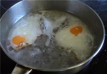 煎蛋上汤龙须菜的做法步骤3
