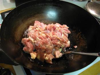 家常香菇焖鸡块的做法步骤1