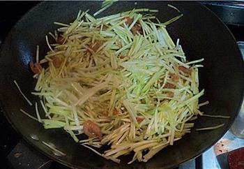 韭黄炒虾米的做法步骤3