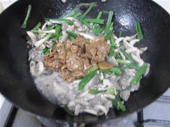 大蒜姬菇炒肉片的做法步骤9