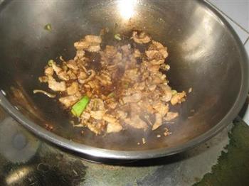 蘑菇肉焖面的做法步骤4