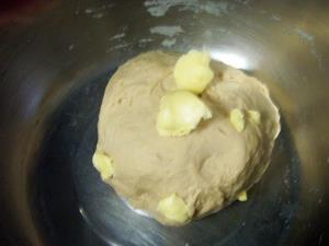 椰丝球面包的做法步骤2