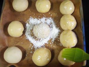 椰丝球面包的做法步骤5