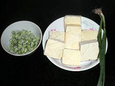 臭豆腐烩毛豆的做法步骤1