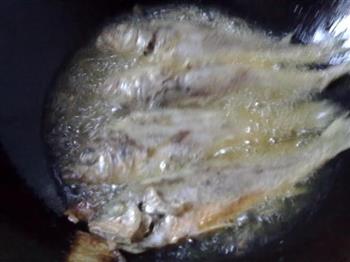 红烧小黄鱼的做法步骤2