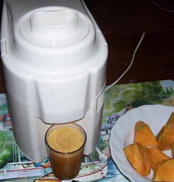 南瓜汁热汤面的做法步骤1