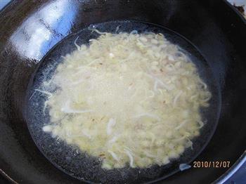 黄豆芽菠菜汤的做法步骤3