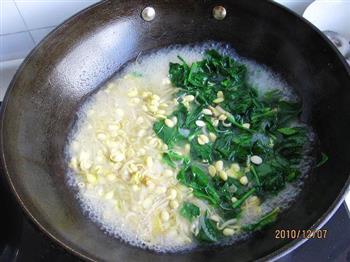 黄豆芽菠菜汤的做法步骤6