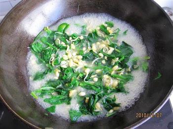 黄豆芽菠菜汤的做法步骤7