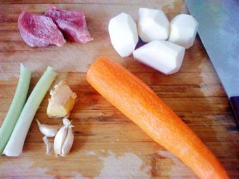 芋香胡萝卜炒肉的做法步骤1