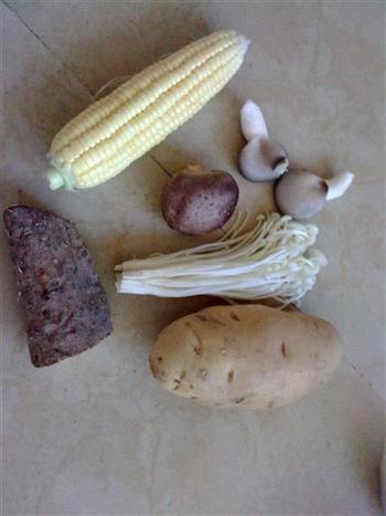玉米山药排骨汤的做法图解1