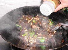 海带炒青椒肉丝的做法步骤12
