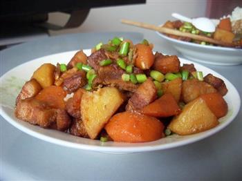 土豆胡萝卜红烧肉的做法图解10