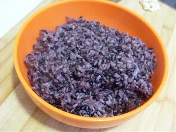 五彩紫米蛋炒饭的做法步骤1