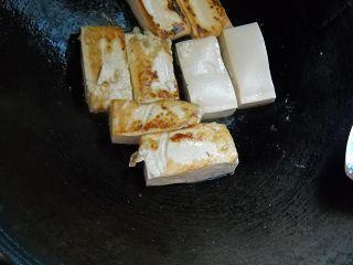 砂锅鱼头煲的做法图解7