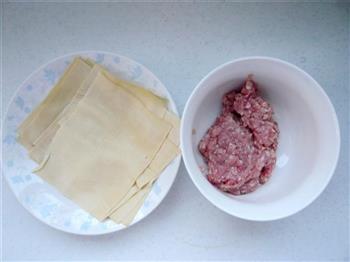 豆腐皮儿肉卷的做法步骤1