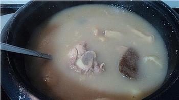 花胶淮山猪骨汤的做法步骤7