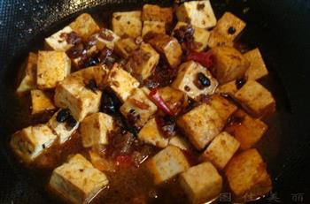 豆豉鲮鱼烧豆腐的做法步骤7