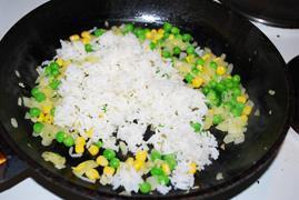 米饭鸡蛋煎饼的做法步骤7