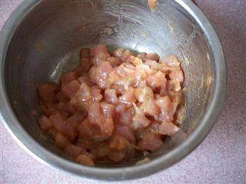 豌豆肉丁的做法步骤2