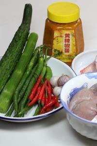 金汤豆腐鱼煲的做法步骤2