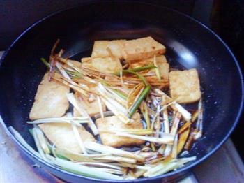 葱烧豆腐的做法步骤4