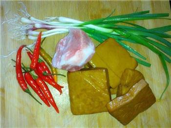 湘式豆腐干烧肉的做法图解1