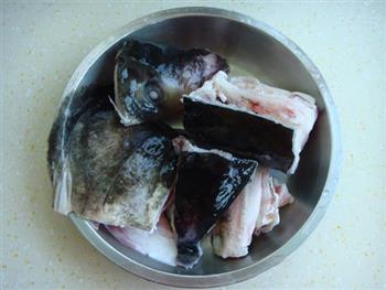 砂锅鱼头冻豆腐煲的做法步骤1
