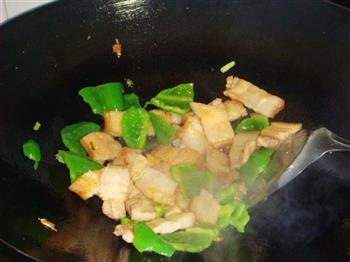 青椒回锅肉的做法步骤6