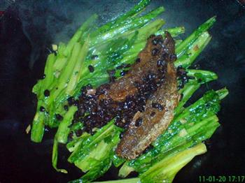 豆豉鲮鱼油麦菜的做法步骤4