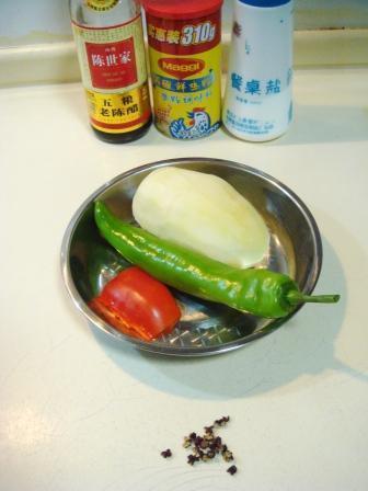 醋烹尖椒土豆丝的做法步骤1