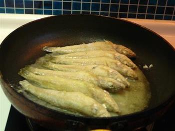 干煎沙丁鱼的做法步骤5