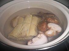 蛋饺鱼丸百叶包汤的做法步骤3