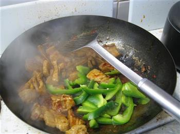 青椒回锅肉的做法图解10
