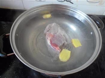 蒜苗回锅肉的做法步骤2