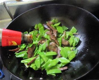 腊肉炒荷兰豆的做法步骤5