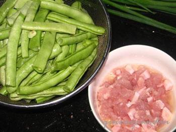 榄菜肉松炒四季豆的做法步骤1