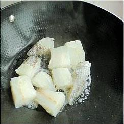 鳕鱼炖豆腐的做法图解3