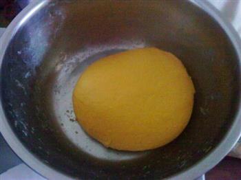 葡萄豆沙南瓜面包的做法步骤3