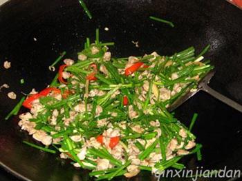 韭菜炒蚬肉的做法步骤5