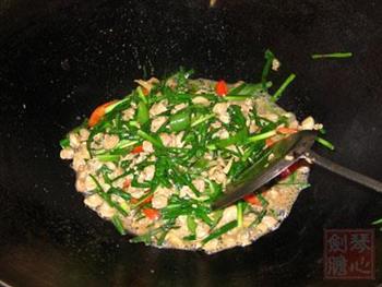 韭菜炒蚬肉的做法步骤6