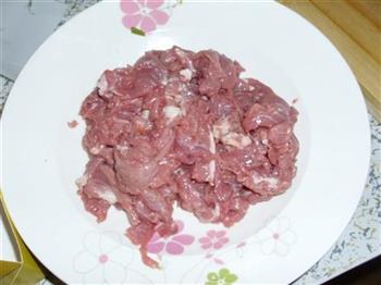 野山椒牛肉的做法步骤1