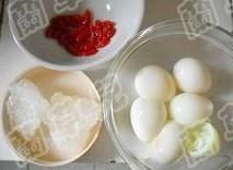 银耳炖鹌鹑蛋的做法步骤3