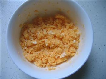 咸蛋黄焗南瓜条的做法步骤3
