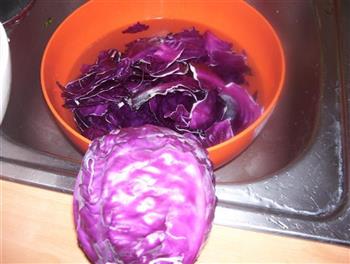 鸡蛋炒紫甘蓝的做法步骤1