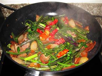 红菜苔炒腊肉的做法步骤8