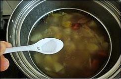 山药萝卜排骨汤的做法步骤6