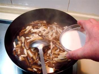 红白豆腐酸辣汤的做法步骤7