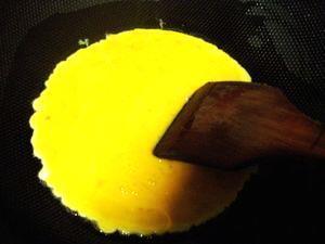 酸菜蛋炒饭的做法步骤3