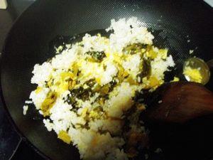 酸菜蛋炒饭的做法步骤6